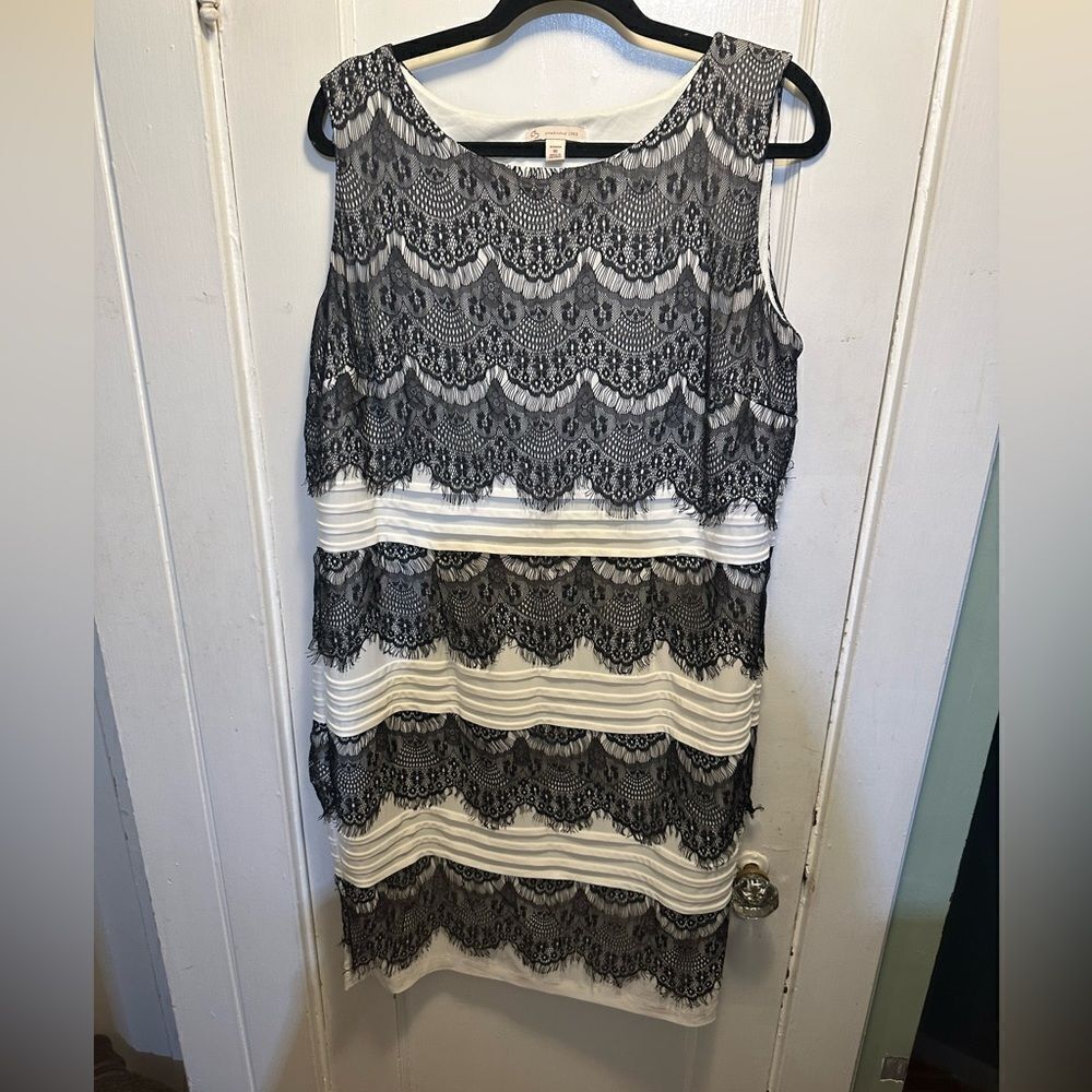 Dress Barn EUC White dress with Black Lace